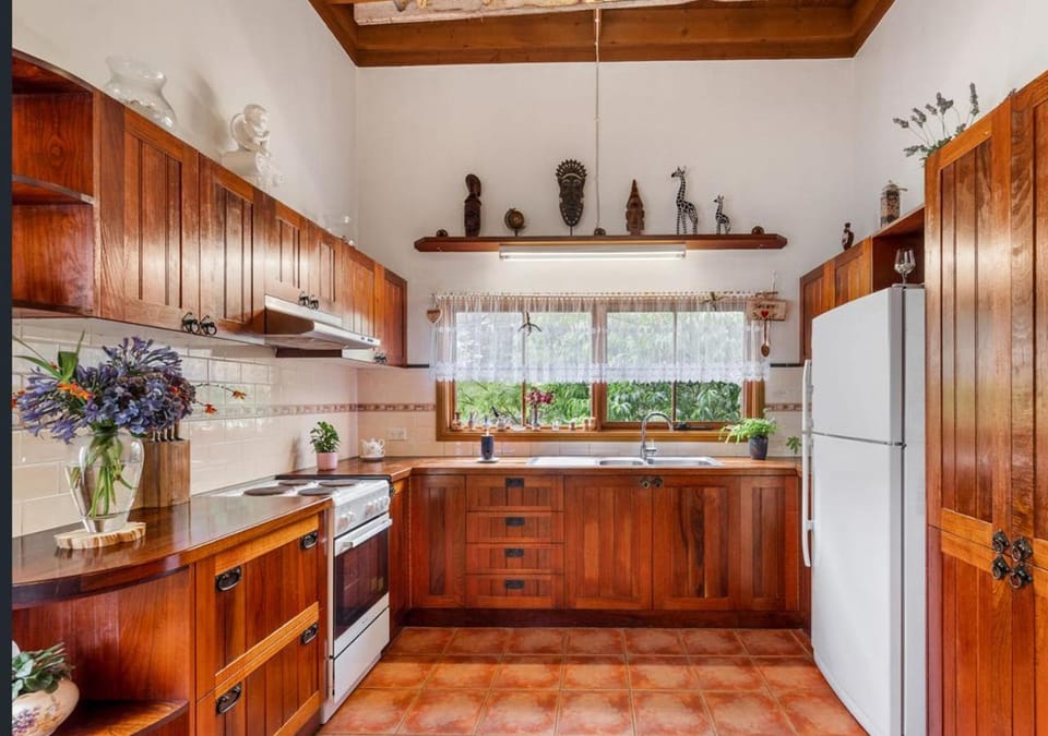 dishwasher, minibar, pet friendly, stove, kitchen