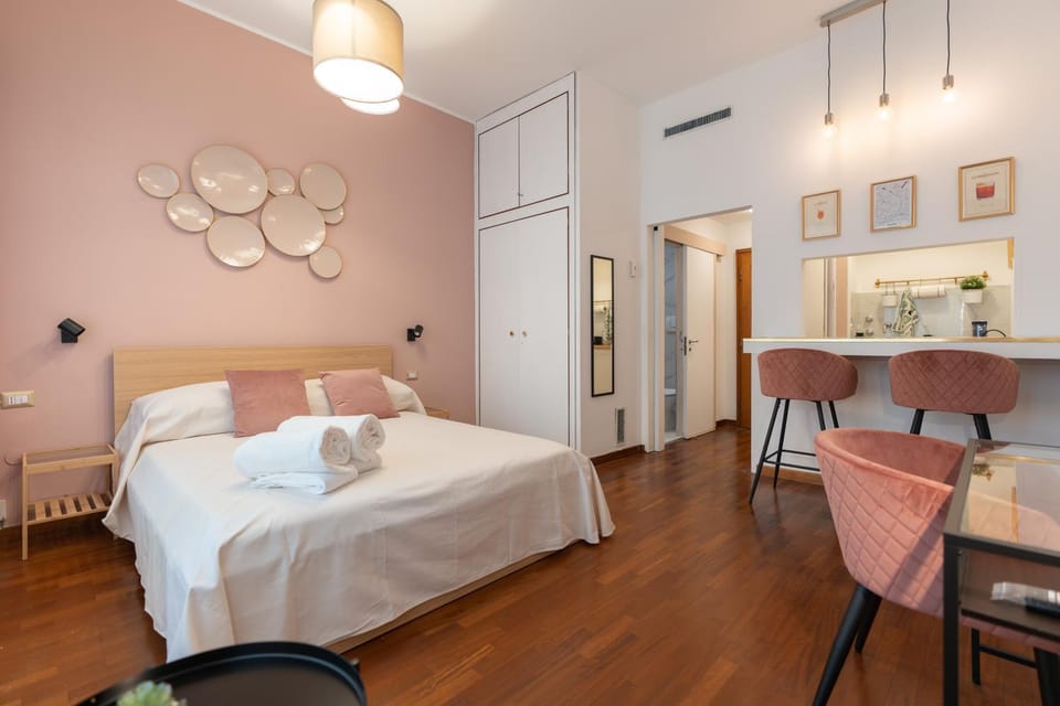 Bed, Photo of the whole room, Seating area, Bedroom, wardrobe, air conditioner