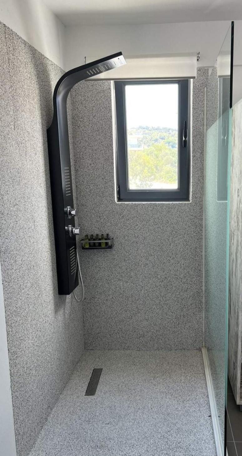 Shower, Hot Tub