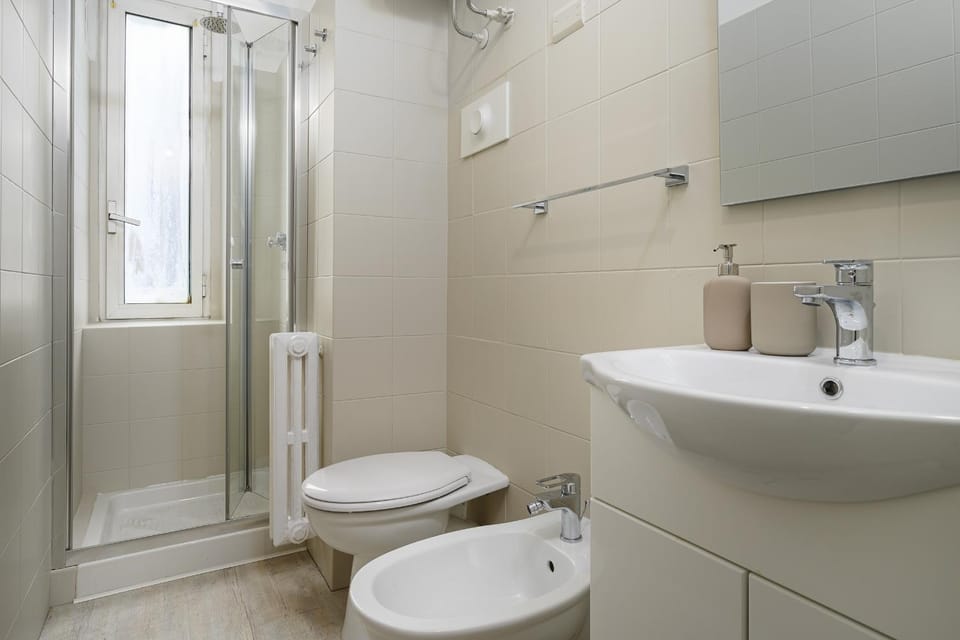 Shower, Toilet, Bathroom, bidet, towels