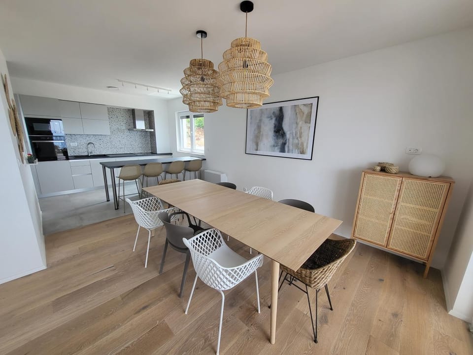 Kitchen or kitchenette, Living room, Seating area, Dining area, pet friendly, stove