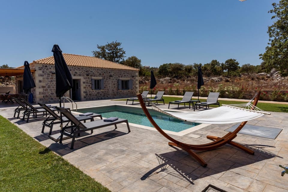 Patio, Day, Natural landscape, Garden, Garden view, Pool view, Swimming pool, sunbed