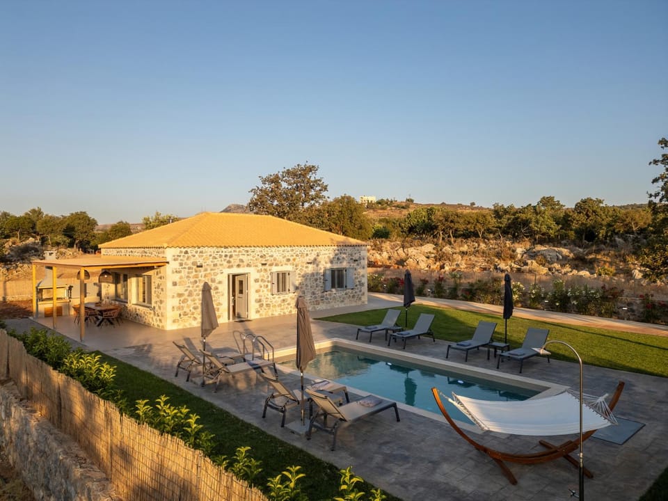 Day, Natural landscape, Garden, Pool view, Swimming pool, sunbed