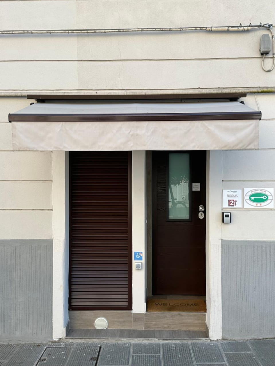 Facade/entrance