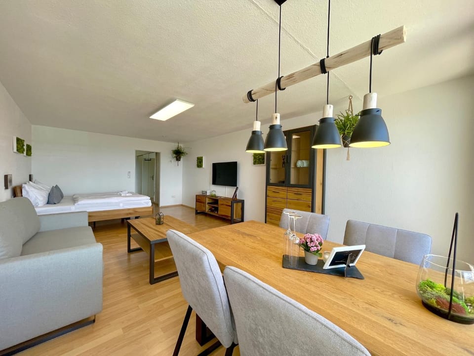 TV and multimedia, Living room, Dining area, Bedroom, Food