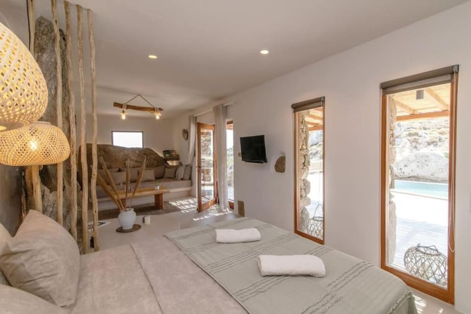 Lunar House l House in Decentralized Administration of the Aegean