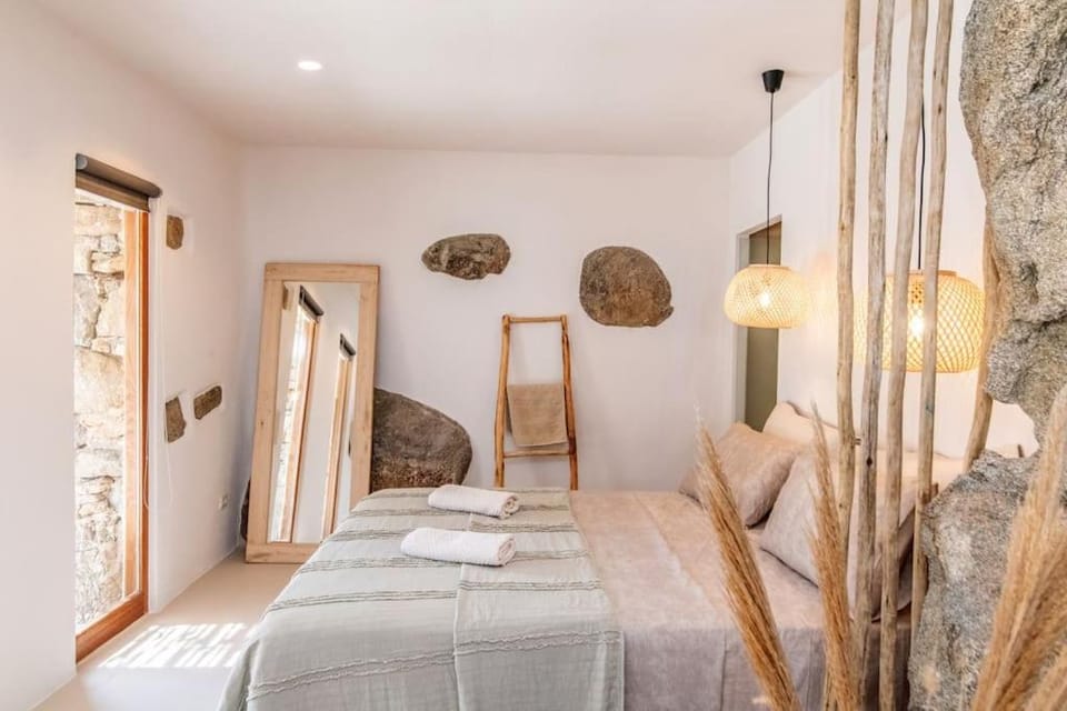 Lunar House l House in Decentralized Administration of the Aegean