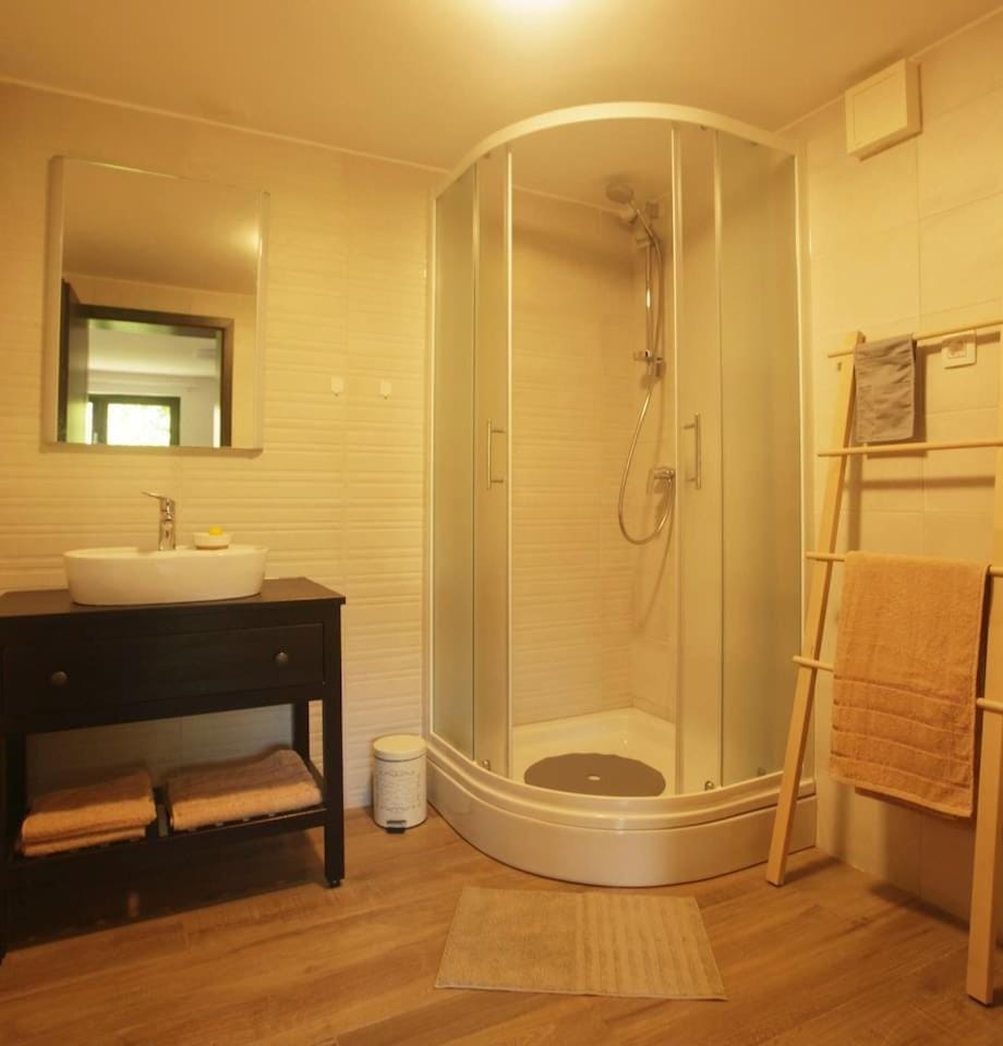 Shower, Toilet, Bathroom