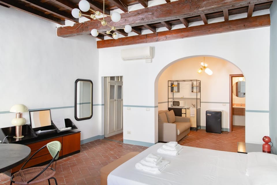 Stunning & Sunny Studio near Piazza Santo Spirito Apartment in Florence