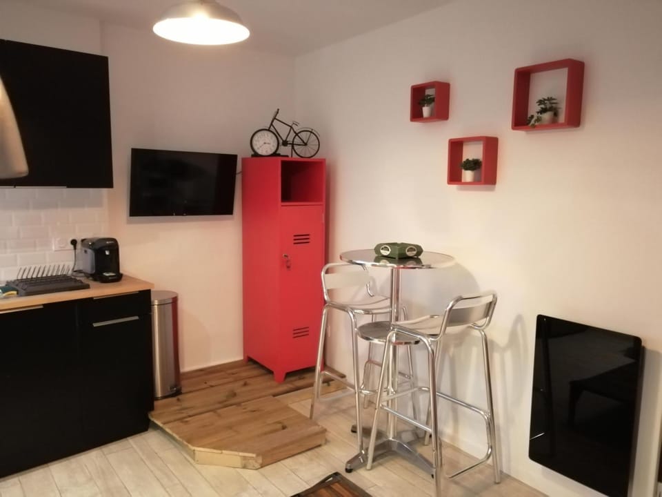 TV and multimedia, Kitchen or kitchenette, Dining area