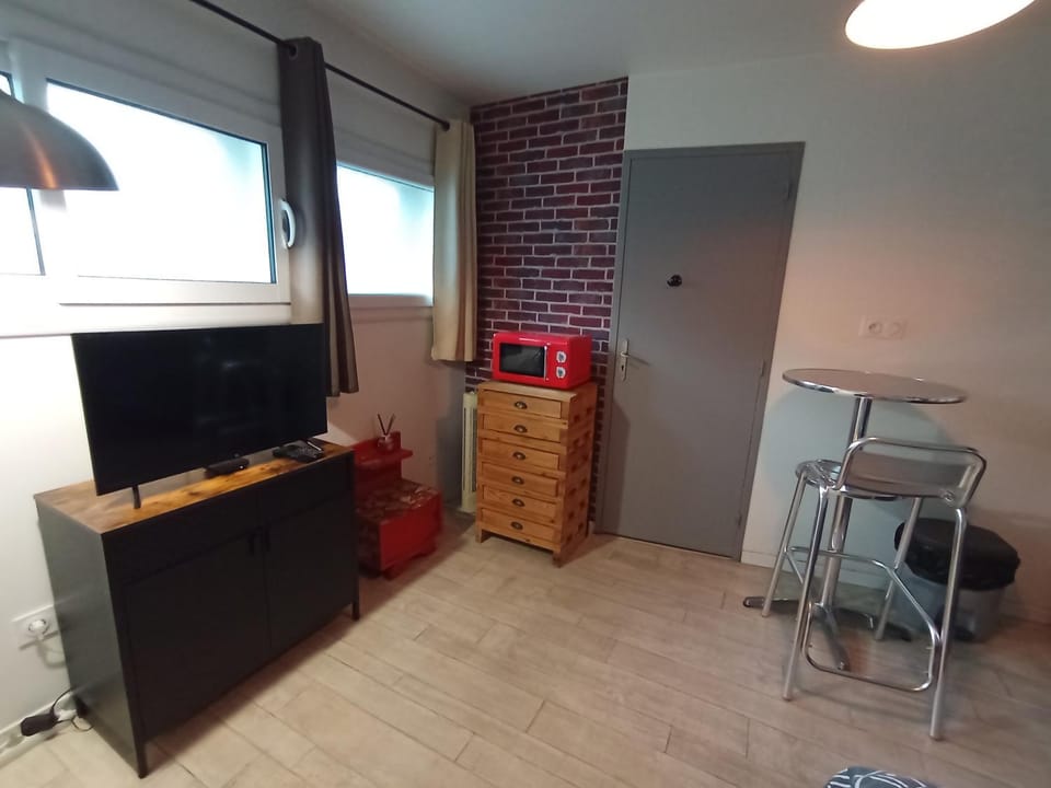 La Brique Rouge Apartment in Nouvelle-Aquitaine