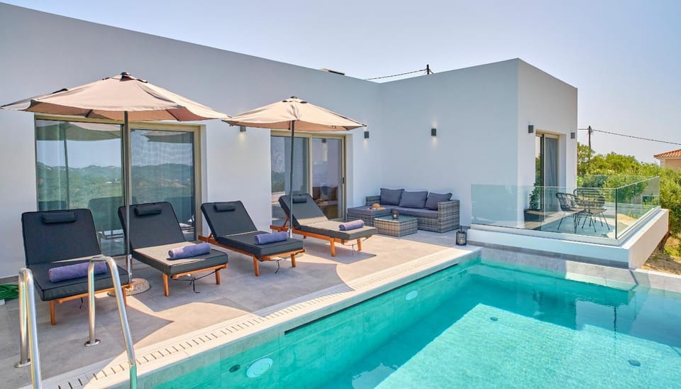 Day, Swimming pool, sunbed
