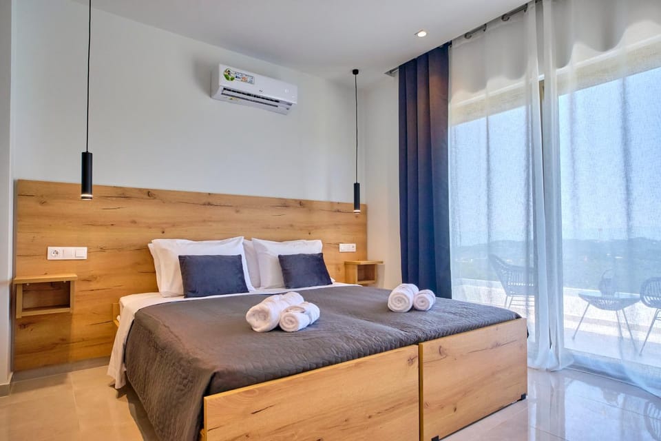 Bed, Photo of the whole room, Bedroom, towels, air conditioner