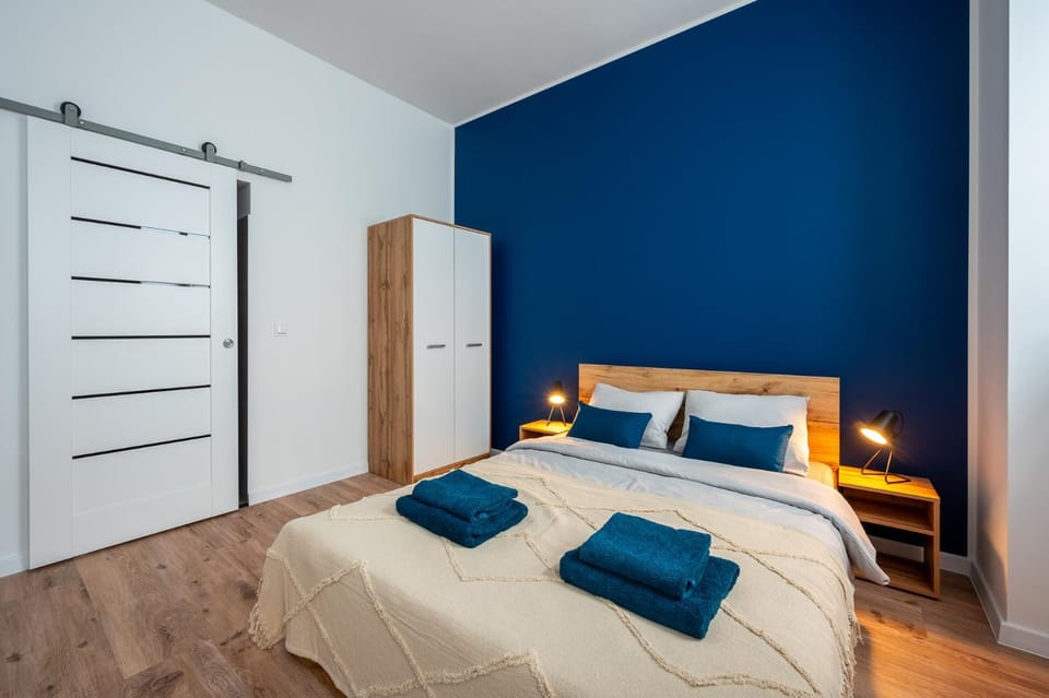 Bed, Photo of the whole room, Bedroom, towels, wardrobe