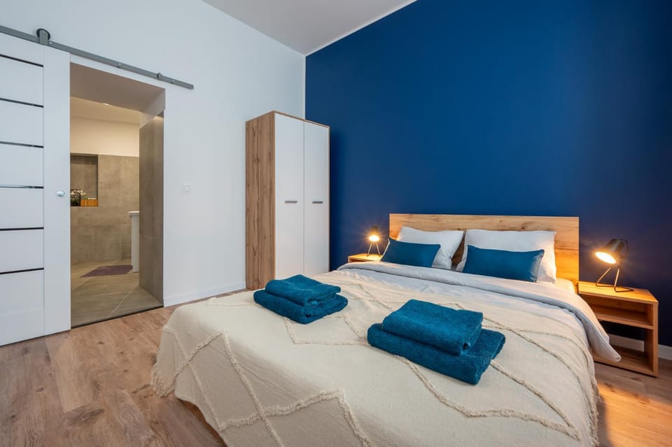 Bed, Photo of the whole room, Bedroom, towels, wardrobe