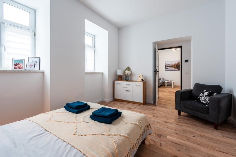 Bed, Photo of the whole room, Bedroom, towels, wardrobe