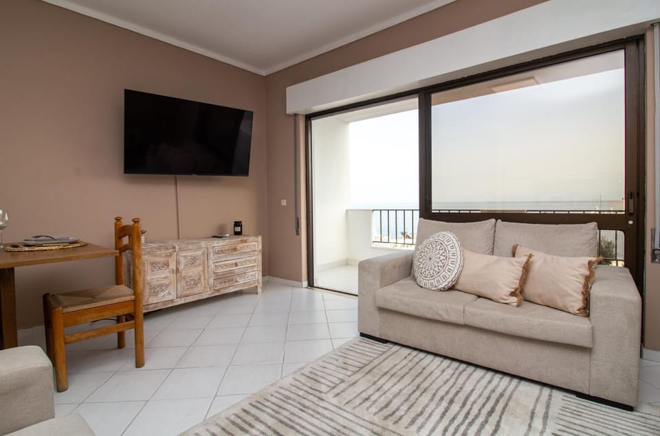 Communal lounge/ TV room, TV and multimedia, Living room