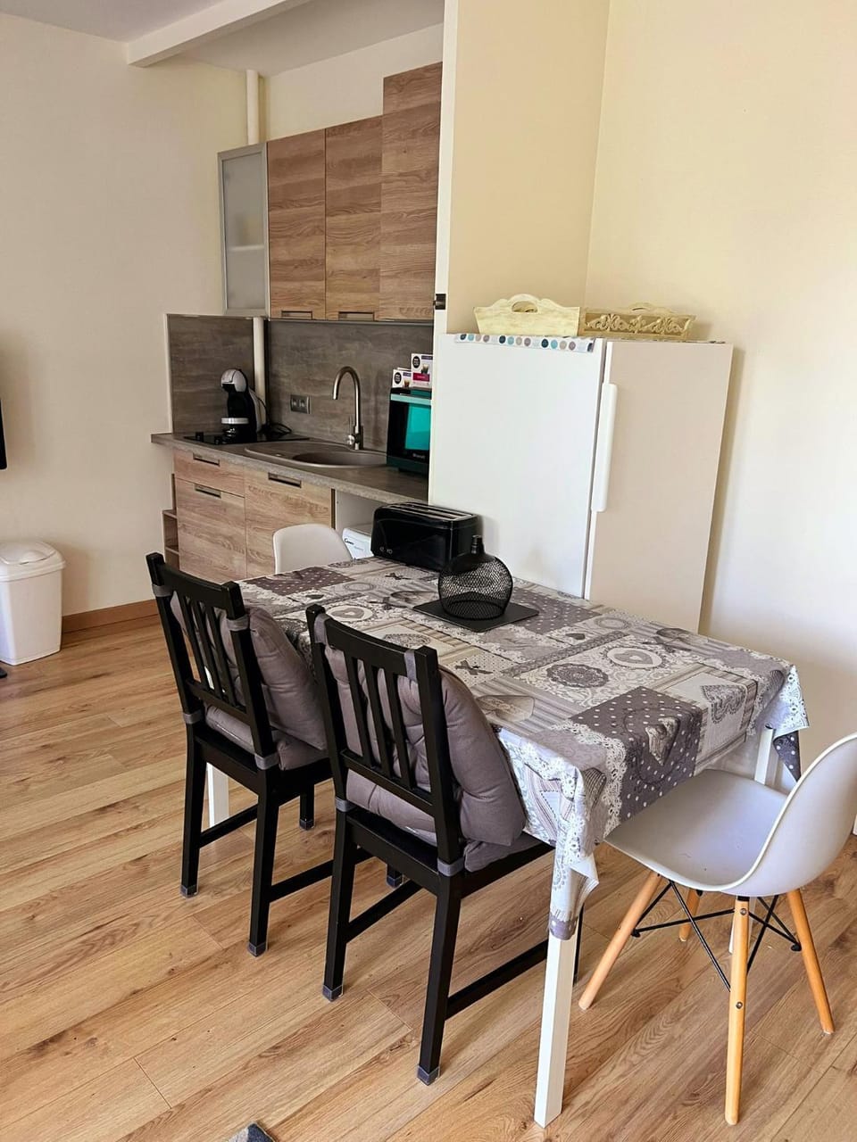 Kitchen or kitchenette, Dining area, minibar, pet friendly, stove