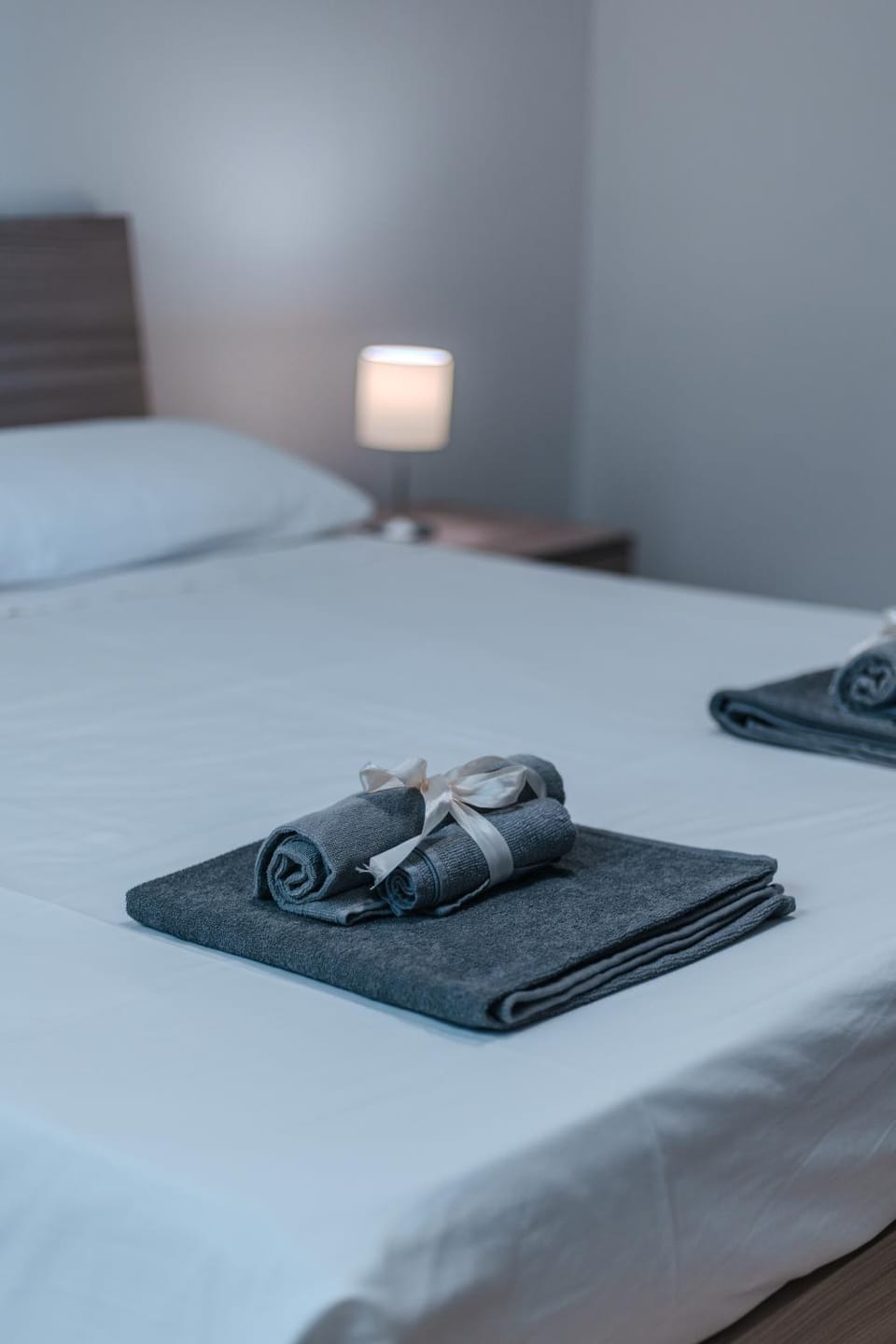 Bed, towels
