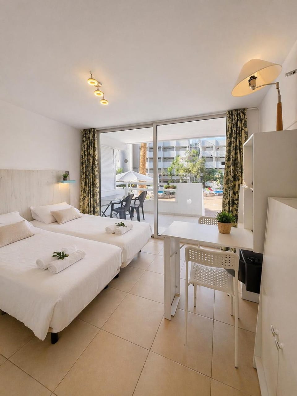 Photo of the whole room, Seating area, Bedroom