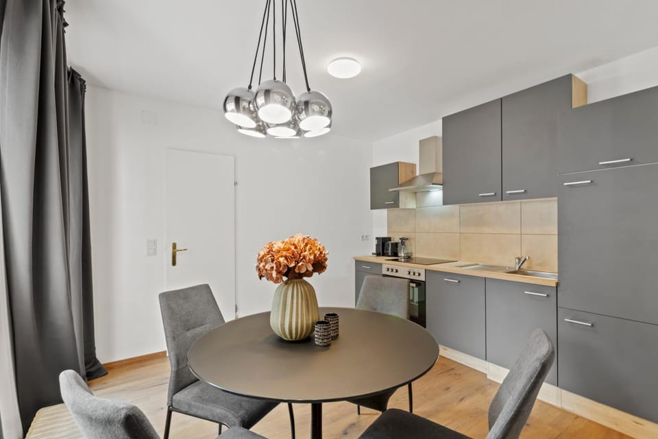 Kitchen or kitchenette, Dining area, minibar, pet friendly, stove