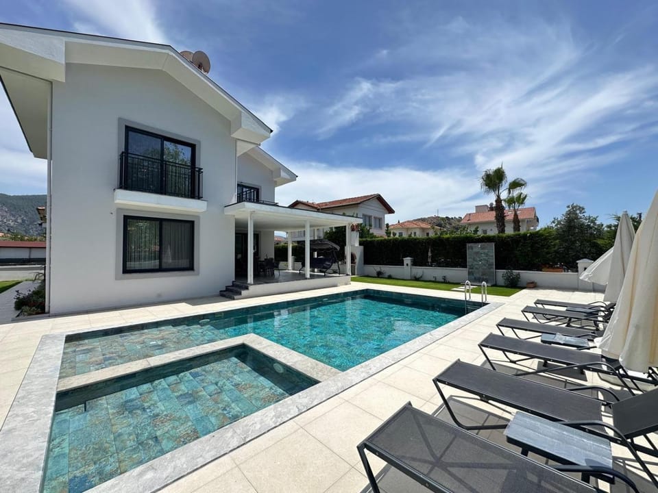 Property building, Swimming pool