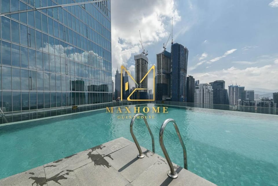 Day, Swimming pool