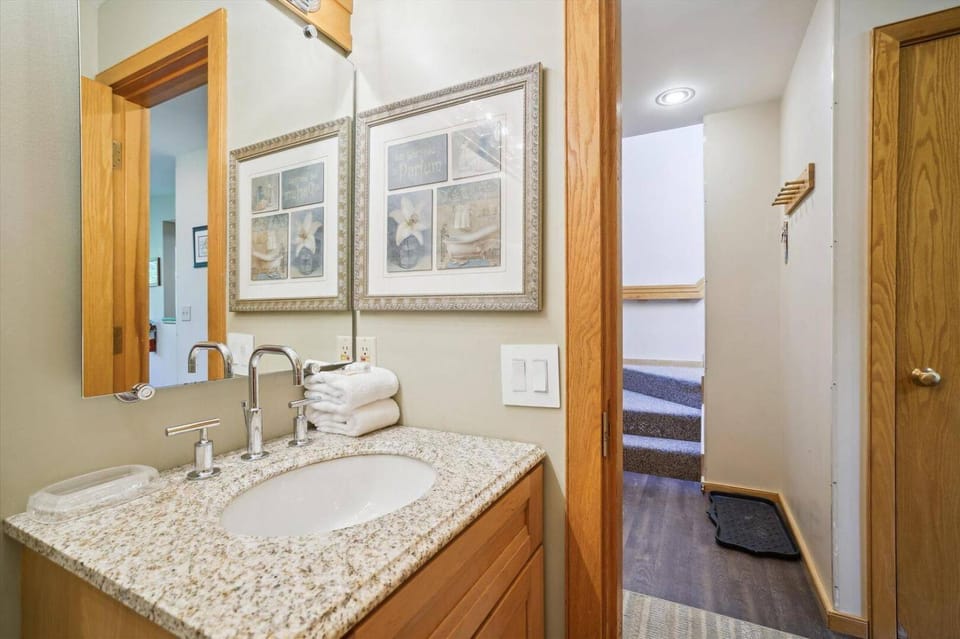 Bathroom, towels