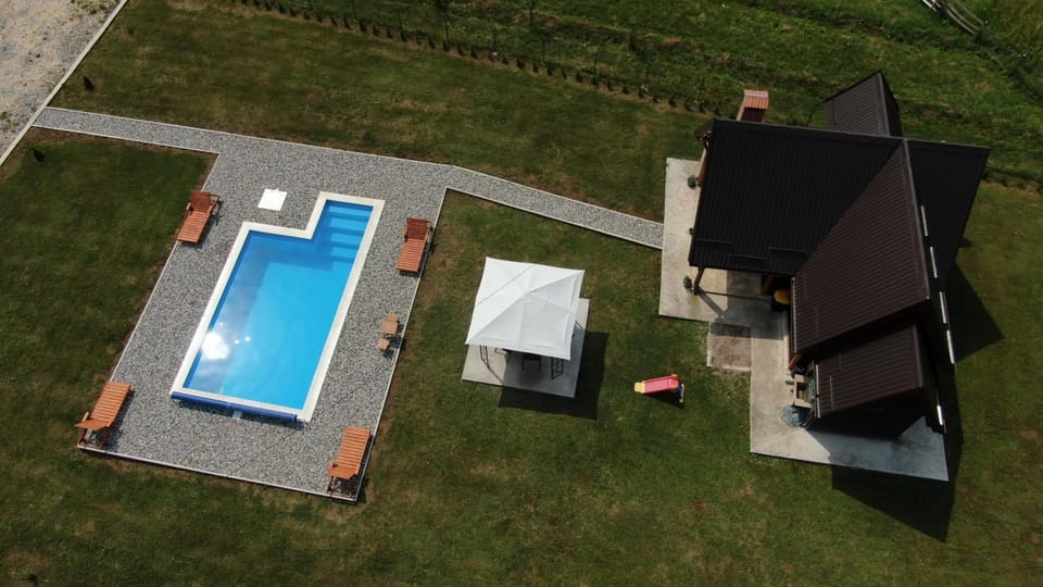 Property building, Garden, Garden view, Pool view, Swimming pool, sunbed