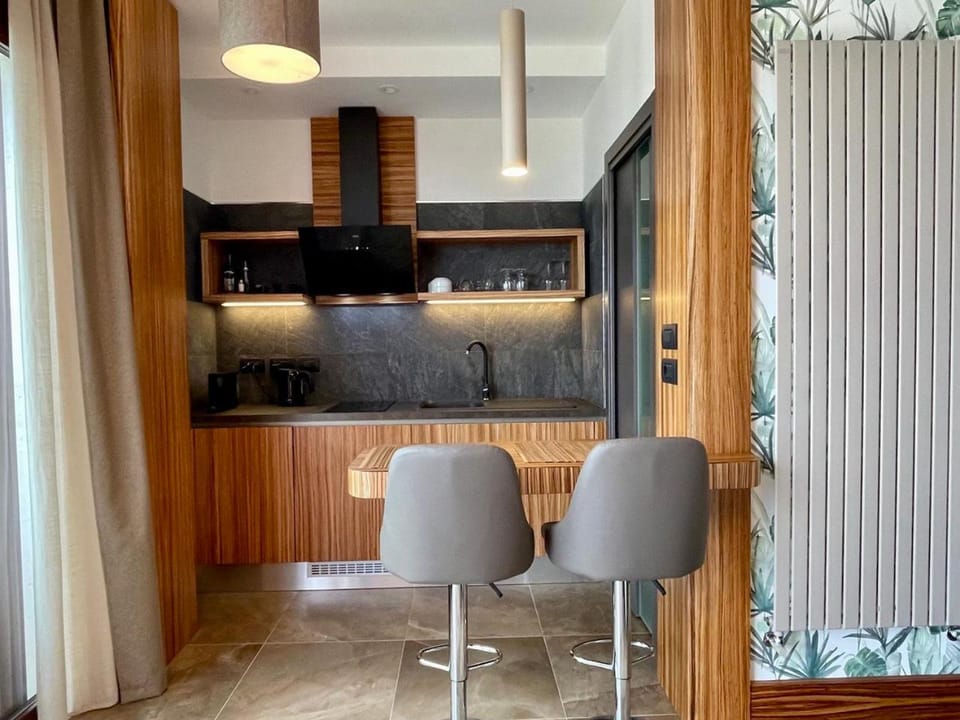 Kitchen or kitchenette, Seating area