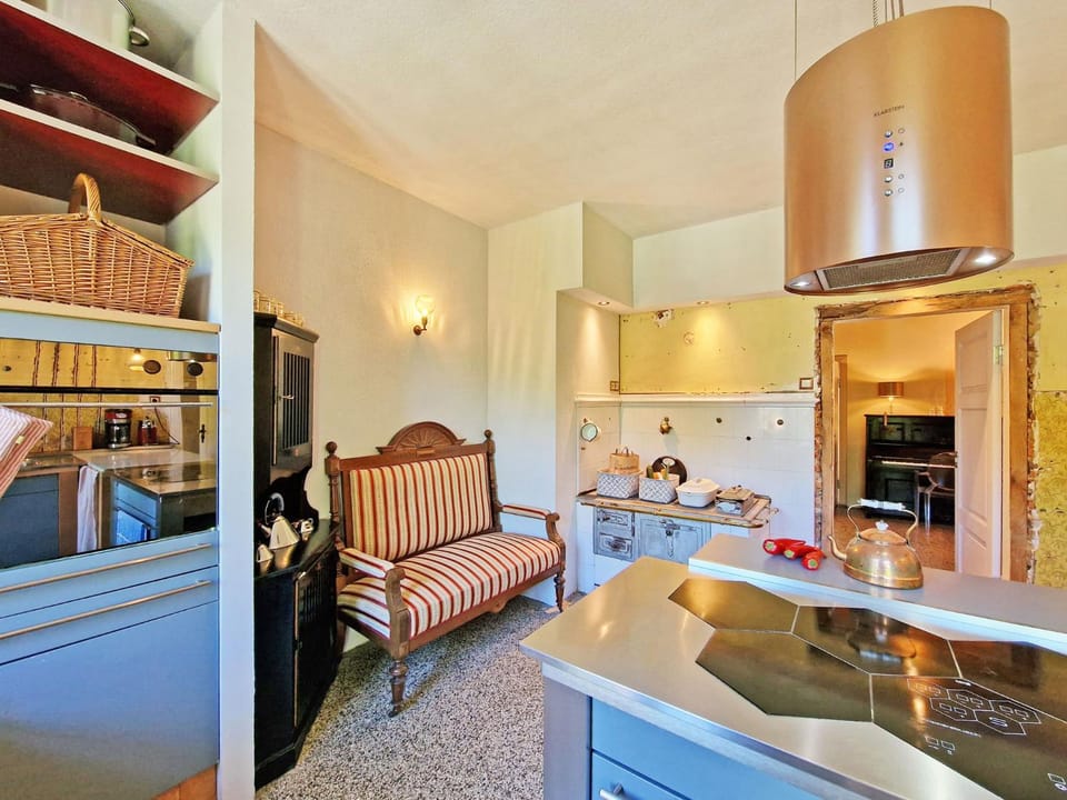 Kitchen or kitchenette, pet friendly, stove