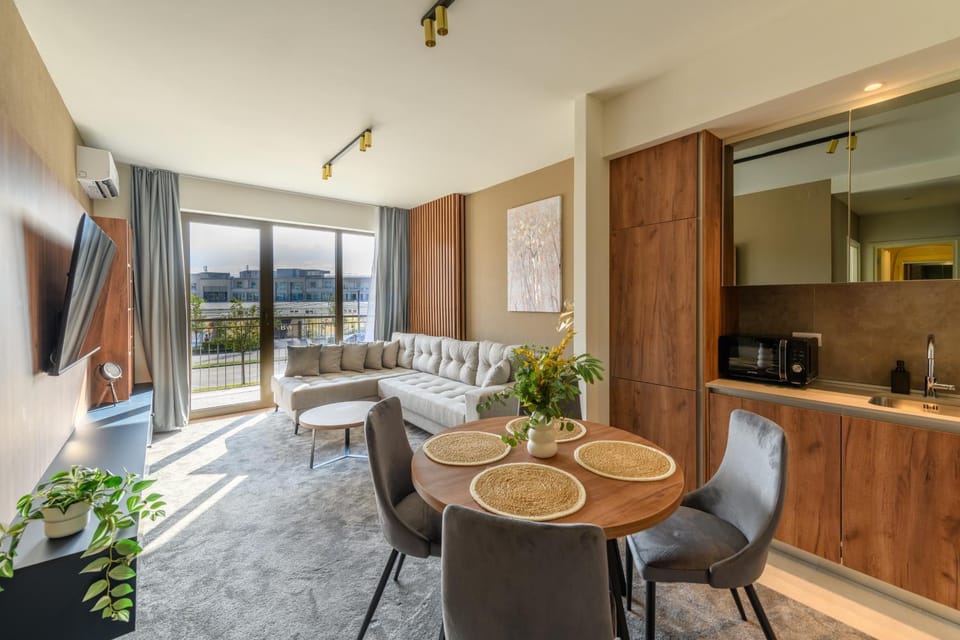 TV and multimedia, Kitchen or kitchenette, Living room, Dining area, kitchen