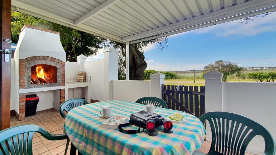 Patio, Day, Natural landscape, BBQ facilities, BBQ facilities, Garden, Seating area, Beach, Beach, On site, Garden view, Lake view, River view, Family, Family, Family, fireplace