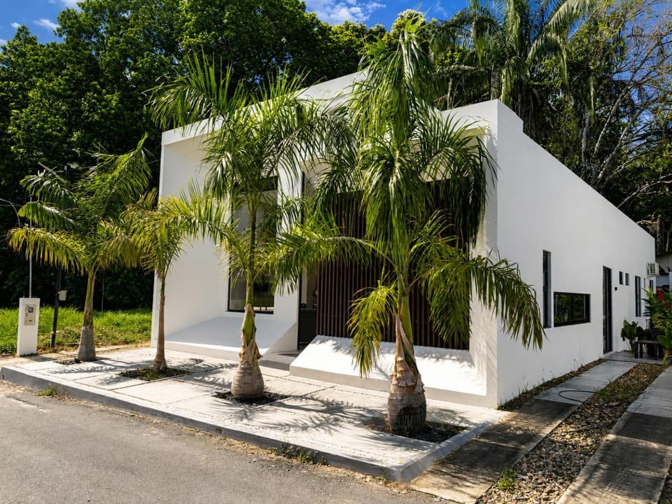 Property building, Facade/entrance, Parking