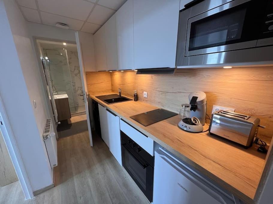 Kitchen or kitchenette