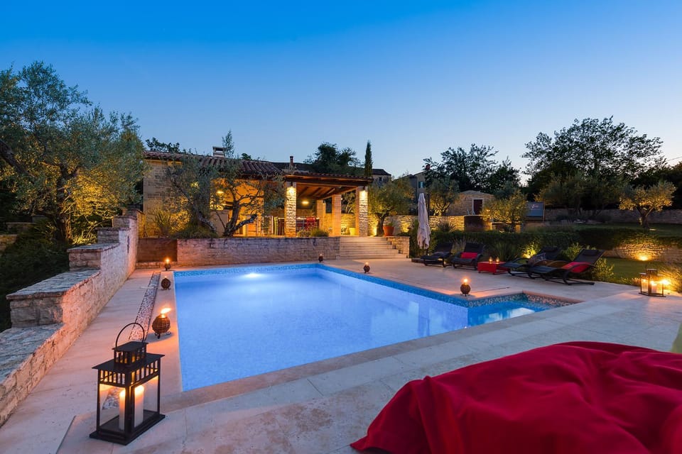 Swimming pool, Swimming pool