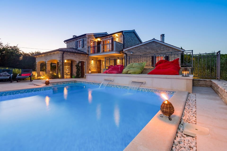 Property building, Pool view