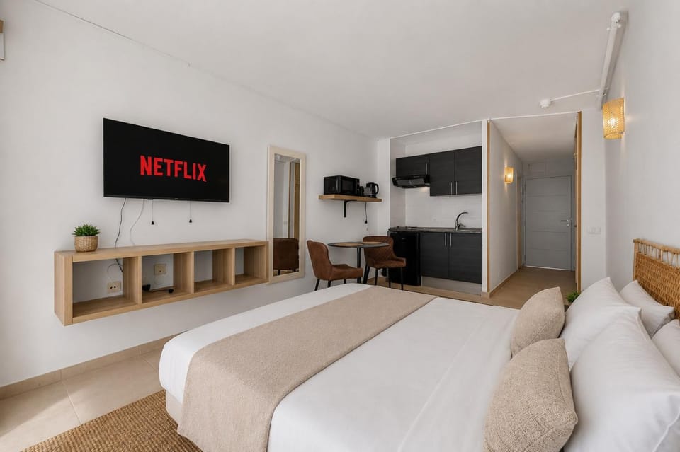 Bed, TV and multimedia