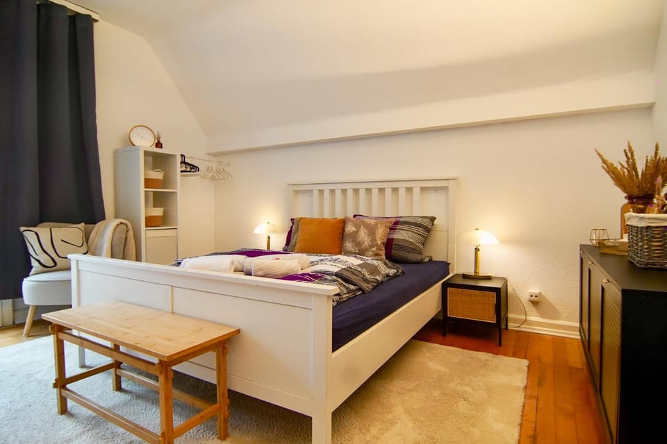 Bed, Photo of the whole room, Seating area, Bedroom, wardrobe