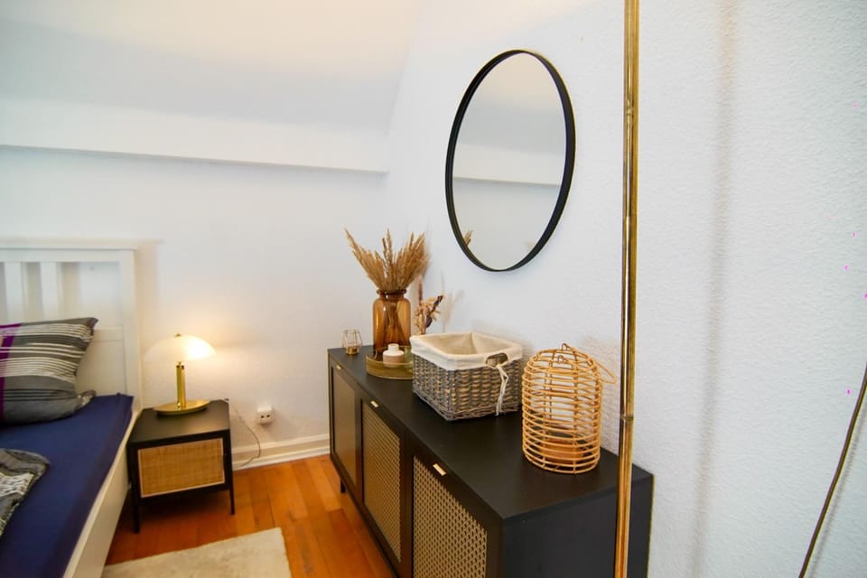 Bed, Photo of the whole room, Decorative detail, Bedroom