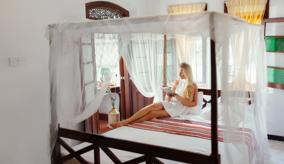 Bed, Garden, Bedroom, Area and facilities