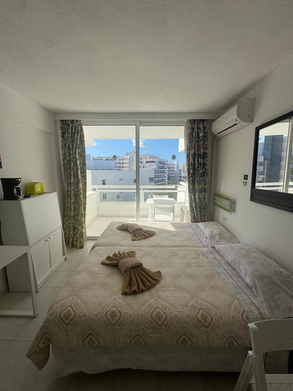 Bed, Sea view