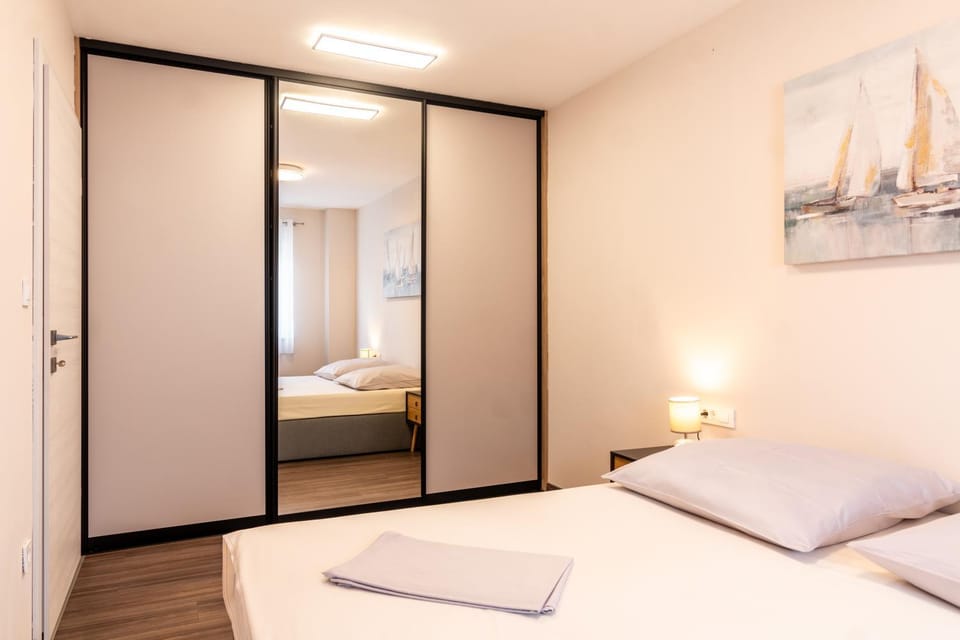 Bed, Bedroom, wardrobe