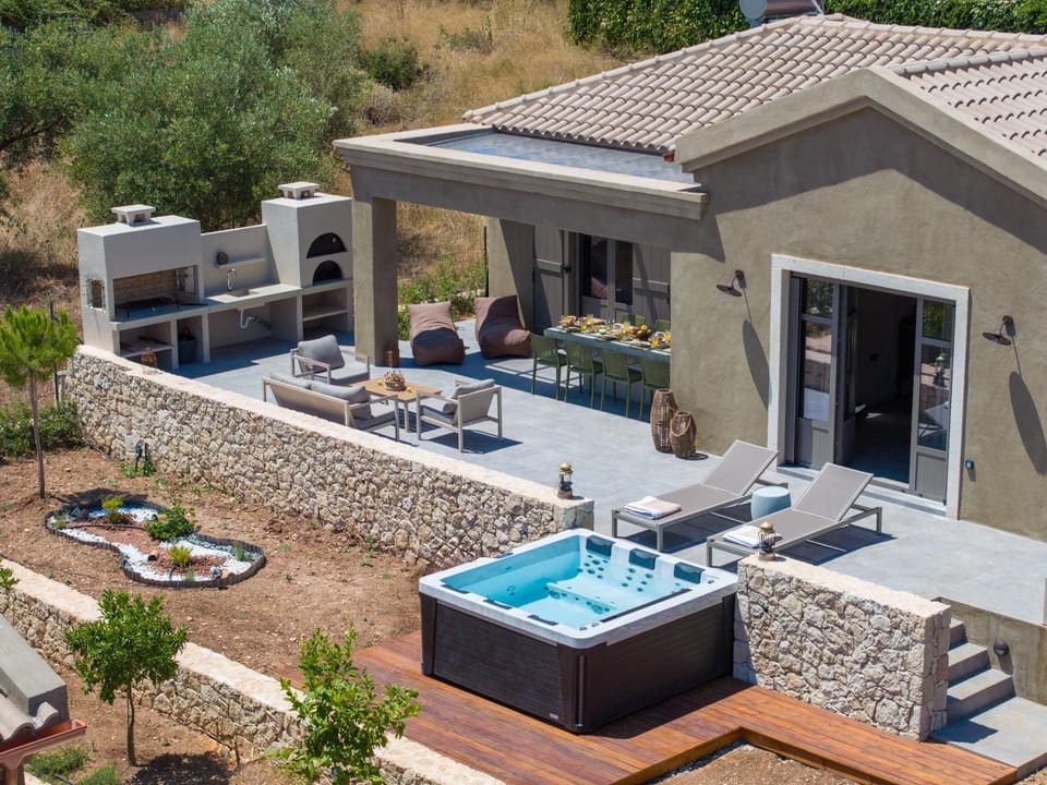 Villa Rodamos Villa in Karavomylos