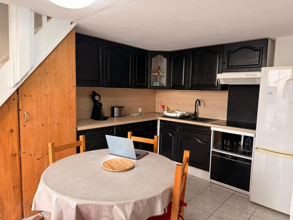 Kitchen or kitchenette, kitchen