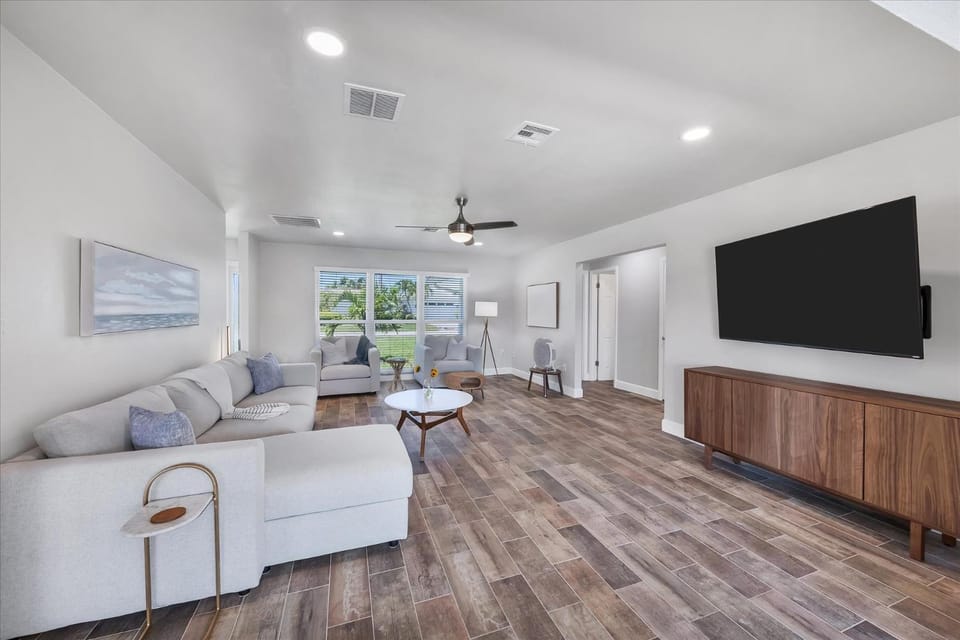 TV and multimedia, Living room, Seating area