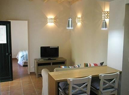 TV and multimedia, Living room, Dining area