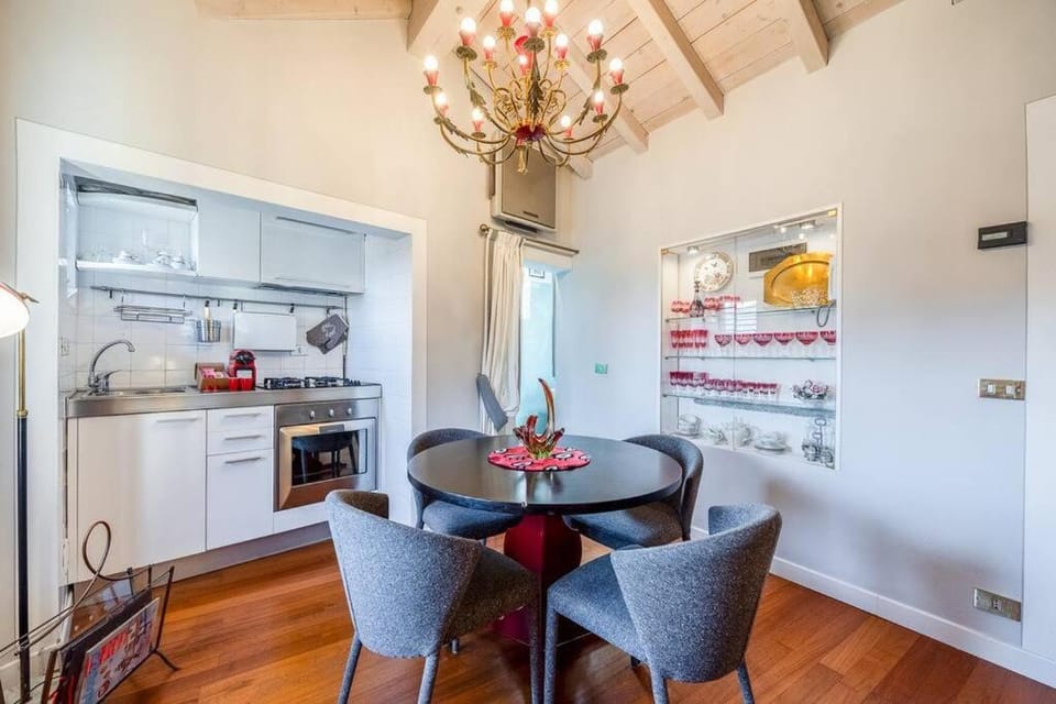 Kitchen or kitchenette, Living room, Seating area, Dining area, pet friendly