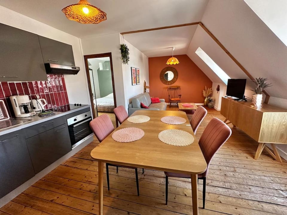 Dining area, oven, pet friendly, toaster