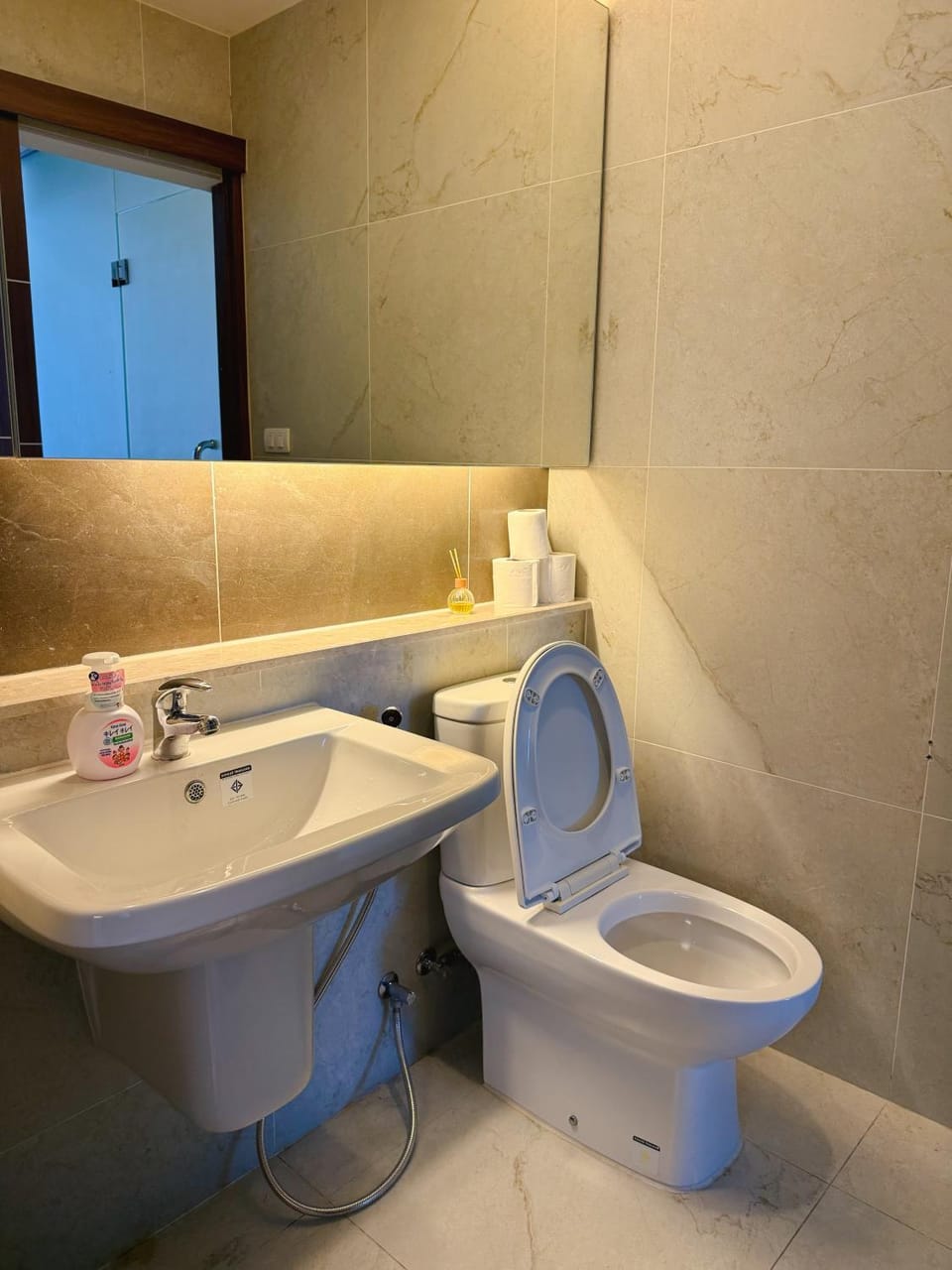 清迈市中心古城高端温馨公寓两卫浴wifi泳池健身房山景城景房 Apartment in Chiang Mai